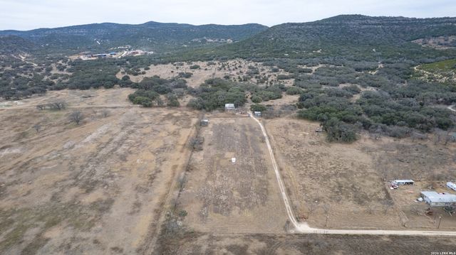 1674 Flat Rock, Leakey, TX 78873