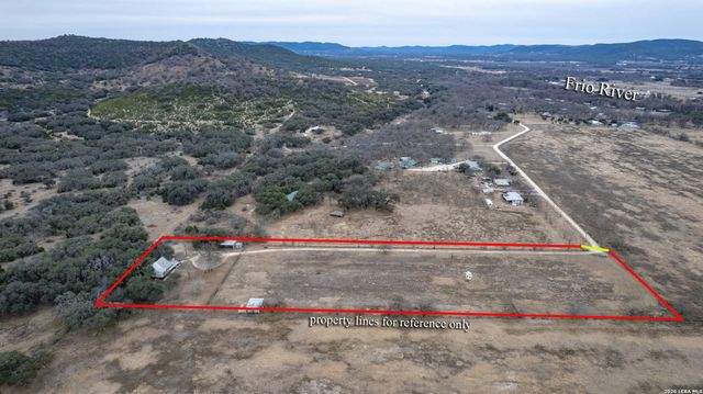 1674 Flat Rock, Leakey, TX 78873