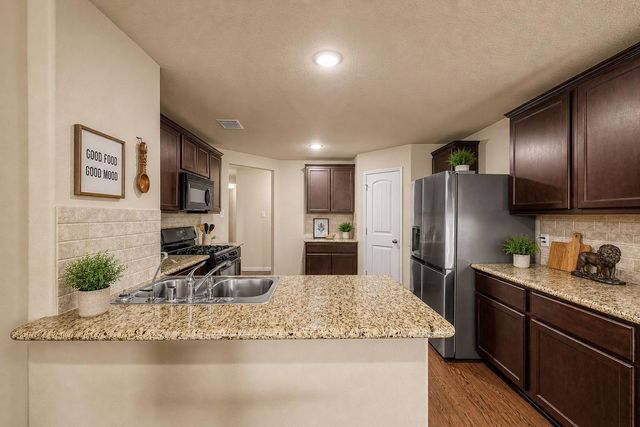 60 Rodeo Crest Drive, Manvel, TX 77578