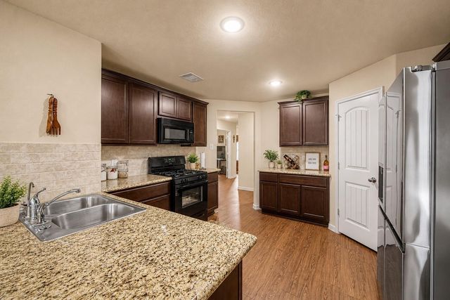 60 Rodeo Crest Drive, Manvel, TX 77578