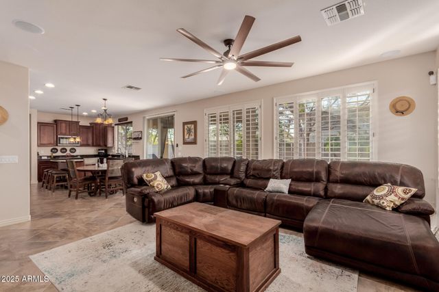 117 E BLUE LAGOON Drive, Casa Grande, AZ 85122