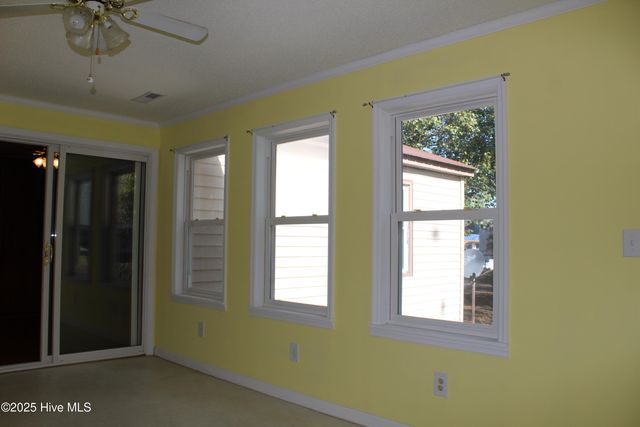 513 W Main Street, Beulaville, NC 28518