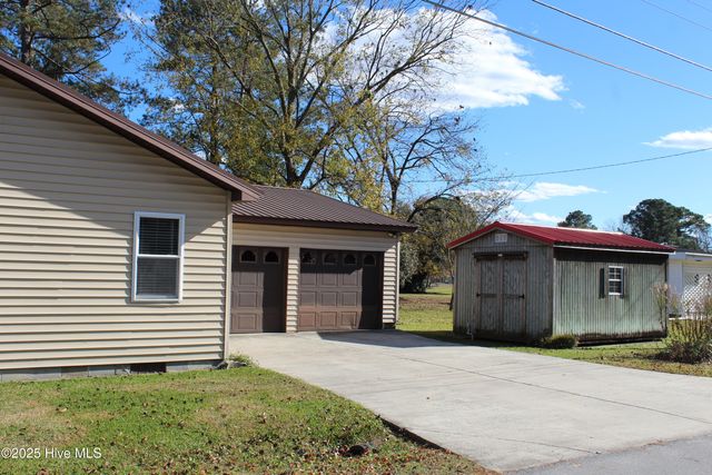 513 W Main Street, Beulaville, NC 28518