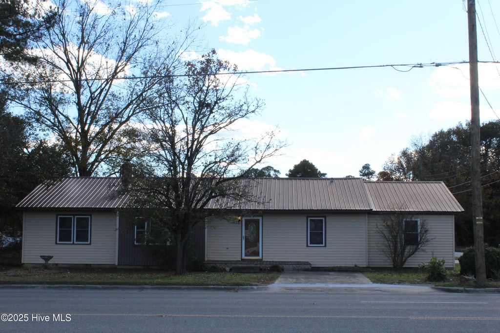 513 W Main Street, Beulaville, NC 28518