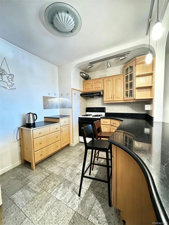 6360 102nd Street F20, Rego Park, NY 11374 — photo 3