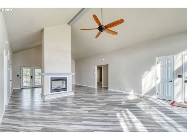 102 S WASHINGTON St, Weston, OR 97886