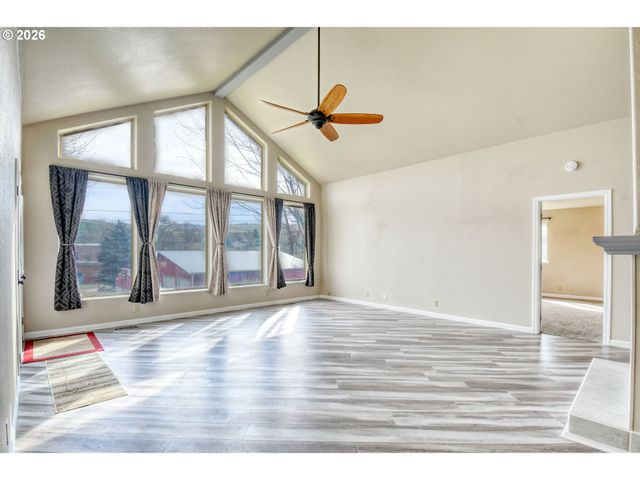 102 S WASHINGTON St, Weston, OR 97886