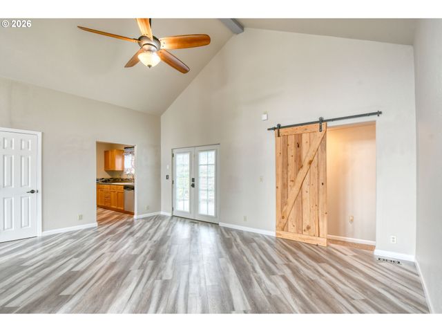 102 S WASHINGTON St, Weston, OR 97886