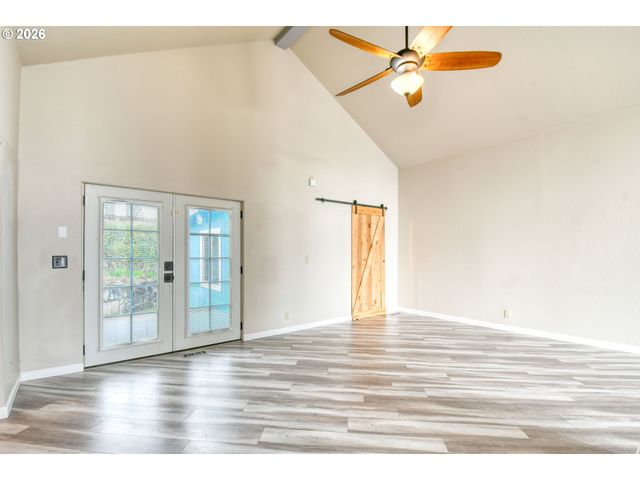 102 S WASHINGTON St, Weston, OR 97886