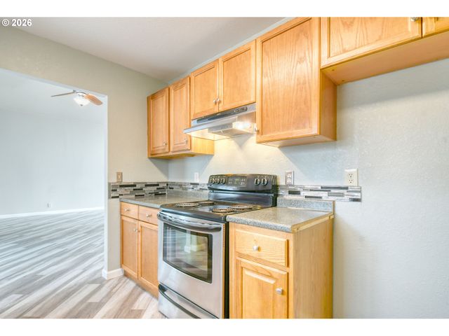 102 S WASHINGTON St, Weston, OR 97886