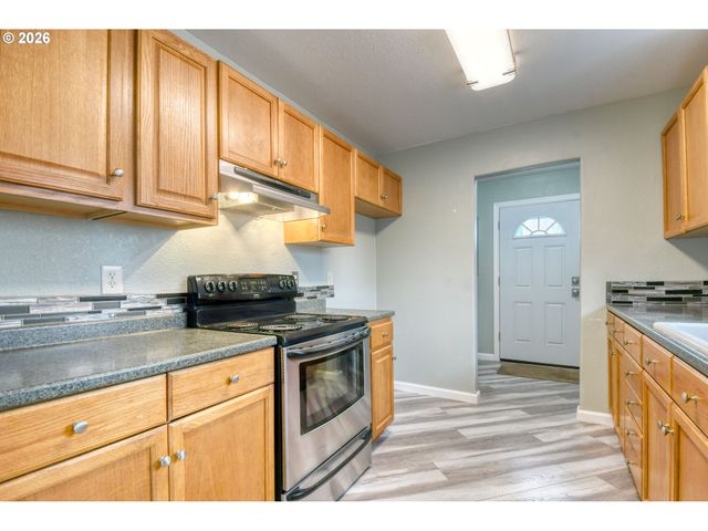 102 S WASHINGTON St, Weston, OR 97886