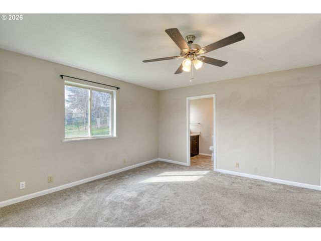 102 S WASHINGTON St, Weston, OR 97886