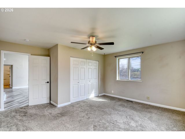 102 S WASHINGTON St, Weston, OR 97886