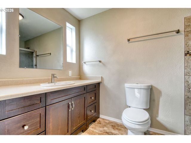 102 S WASHINGTON St, Weston, OR 97886