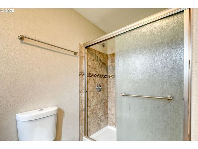 102 S WASHINGTON St, Weston, OR 97886