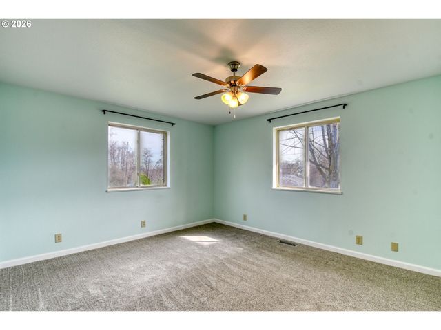 102 S WASHINGTON St, Weston, OR 97886