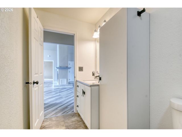 102 S WASHINGTON St, Weston, OR 97886