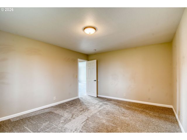 102 S WASHINGTON St, Weston, OR 97886