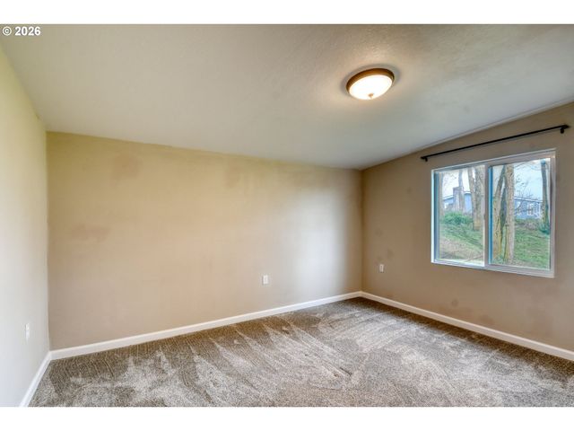 102 S WASHINGTON St, Weston, OR 97886