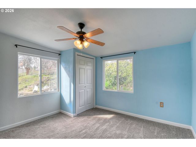 102 S WASHINGTON St, Weston, OR 97886