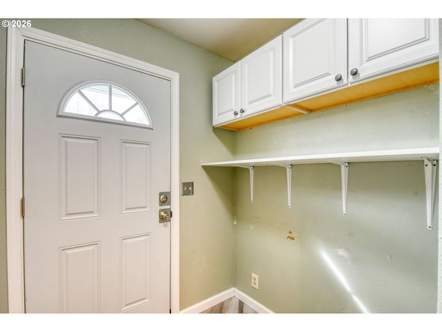 102 S WASHINGTON St, Weston, OR 97886