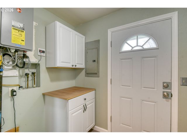 102 S WASHINGTON St, Weston, OR 97886