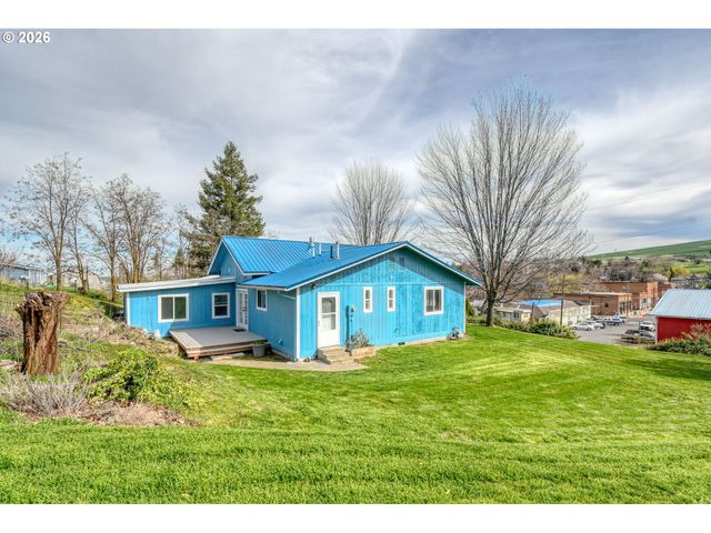 102 S WASHINGTON St, Weston, OR 97886