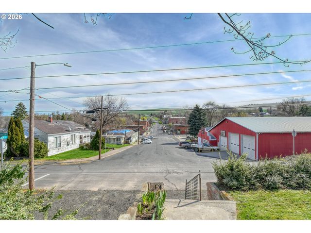 102 S WASHINGTON St, Weston, OR 97886