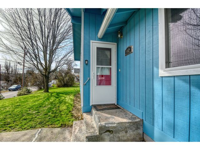 102 S WASHINGTON St, Weston, OR 97886