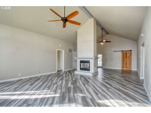 102 S WASHINGTON St, Weston, OR 97886