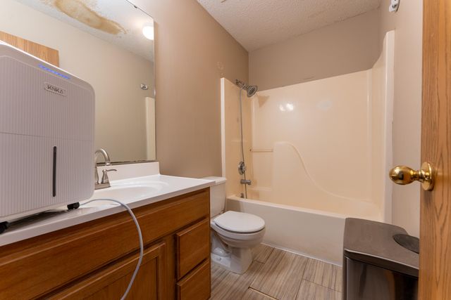 5562 South Burrows Avenue, Springfield, MO 65810