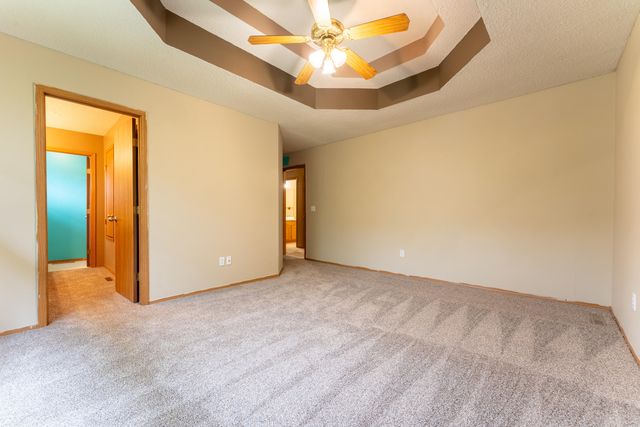 5562 South Burrows Avenue, Springfield, MO 65810
