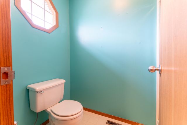 5562 South Burrows Avenue, Springfield, MO 65810