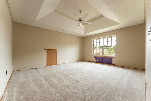 5562 South Burrows Avenue, Springfield, MO 65810