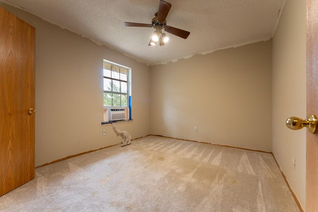 5562 South Burrows Avenue, Springfield, MO 65810