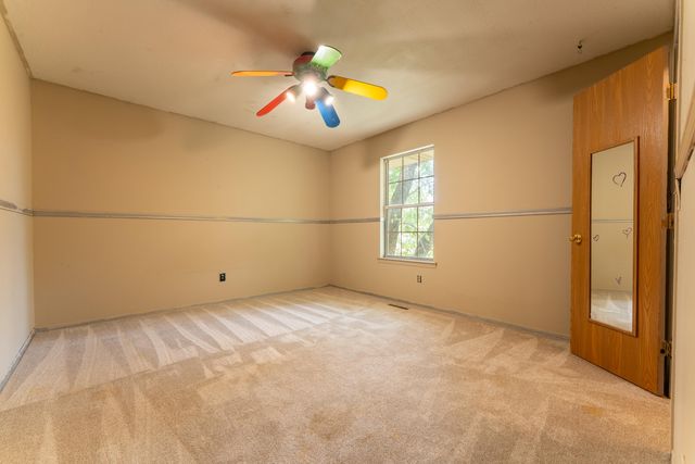 5562 South Burrows Avenue, Springfield, MO 65810