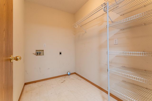 5562 South Burrows Avenue, Springfield, MO 65810