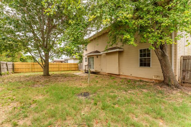 5562 South Burrows Avenue, Springfield, MO 65810
