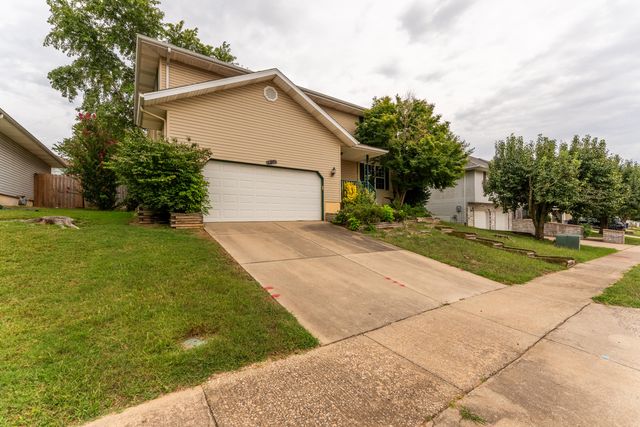5562 South Burrows Avenue, Springfield, MO 65810