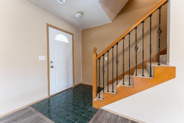 5562 South Burrows Avenue, Springfield, MO 65810