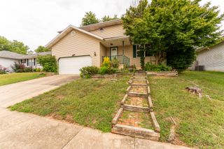 5562 South Burrows Avenue, Springfield, MO 65810