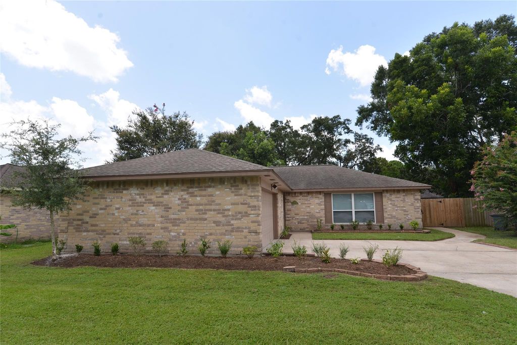 2797 Wood Hollow Drive, League City, TX 77573