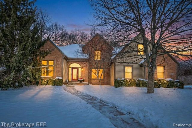 5475 Woodfield Parkway, Grand Blanc, MI 48439