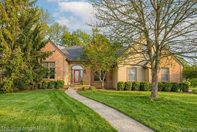 5475 Woodfield Parkway, Grand Blanc, MI 48439