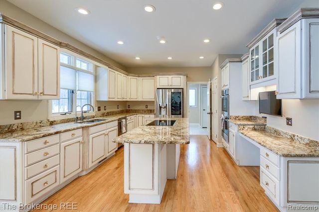 5475 Woodfield Parkway, Grand Blanc, MI 48439