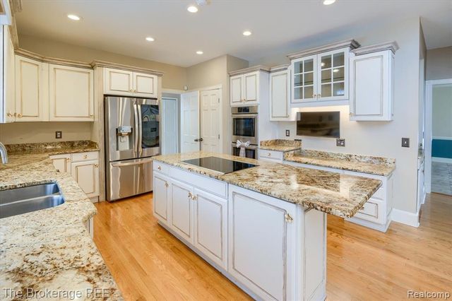 5475 Woodfield Parkway, Grand Blanc, MI 48439