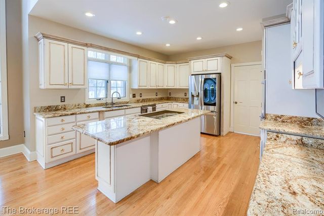 5475 Woodfield Parkway, Grand Blanc, MI 48439