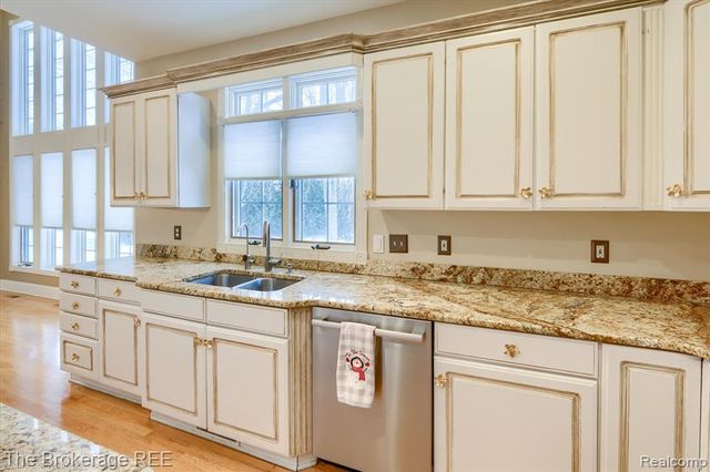 5475 Woodfield Parkway, Grand Blanc, MI 48439