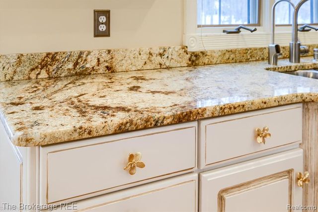 5475 Woodfield Parkway, Grand Blanc, MI 48439