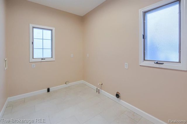 5475 Woodfield Parkway, Grand Blanc, MI 48439